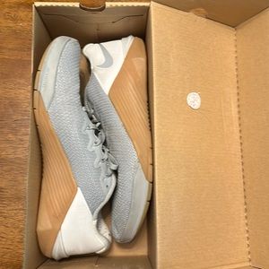 Women’s Nike Metcon 6 grey/white size 7.5